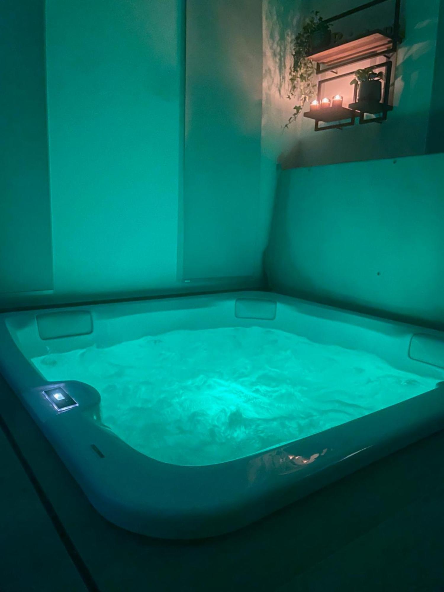 Logement Avec Jacuzzi Joucas Esterno foto