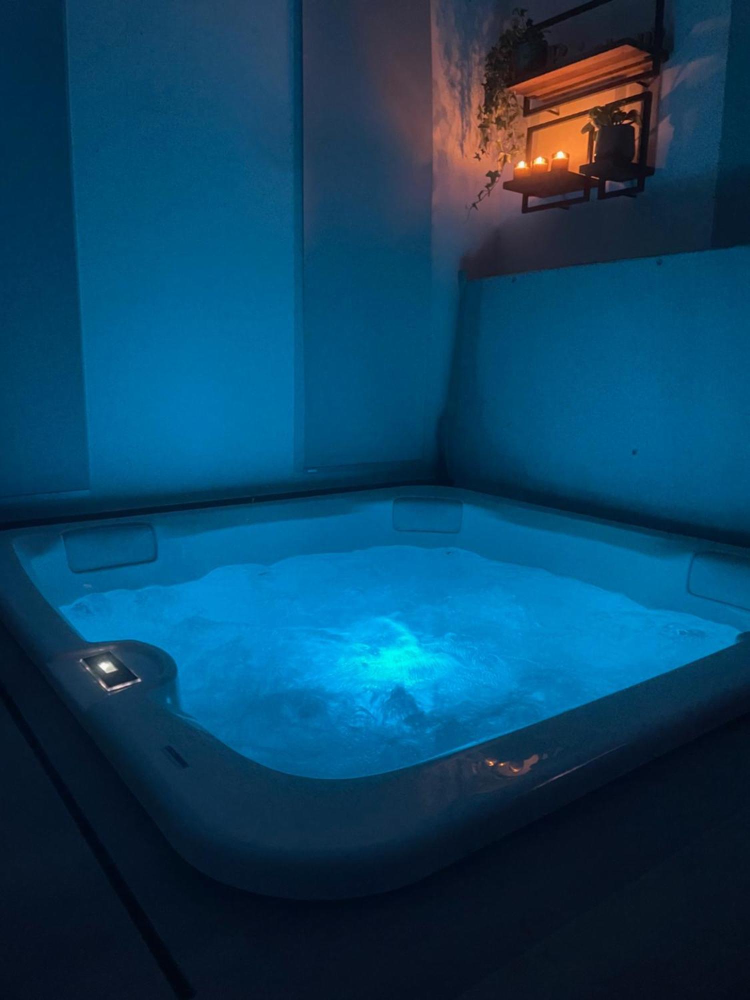 Logement Avec Jacuzzi Joucas Esterno foto