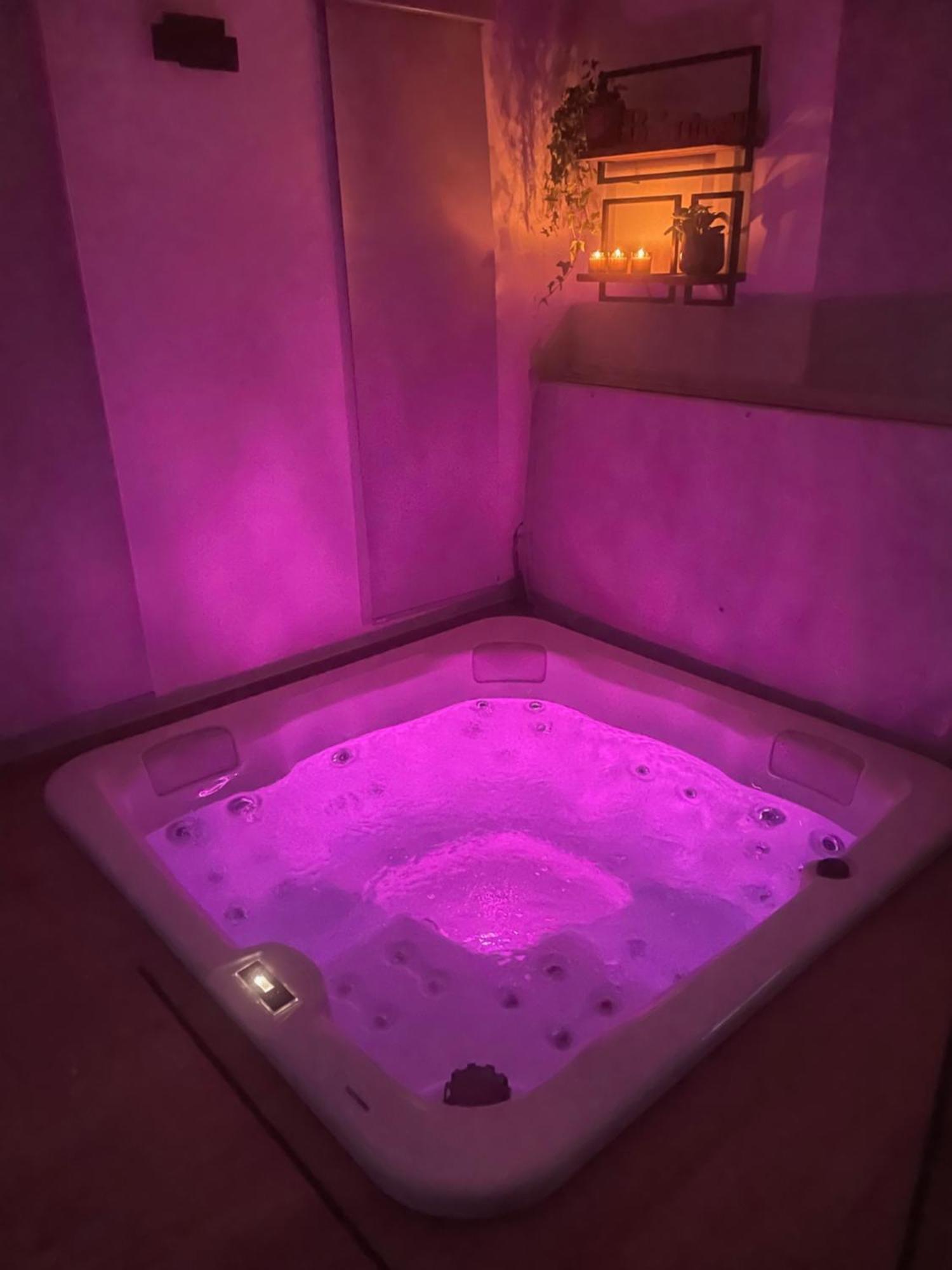 Logement Avec Jacuzzi Joucas Esterno foto