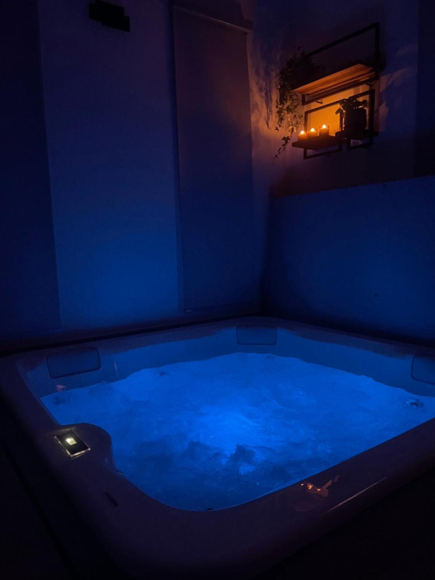 Logement Avec Jacuzzi Joucas Esterno foto